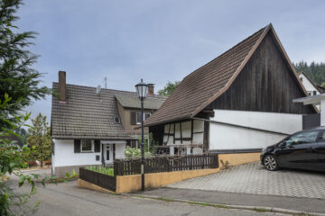 Einfamilienhaus mit Ausbaupotenzial, sehr großem Grundstück und Scheune, 79410 Badenweiler, Einfamilienhaus