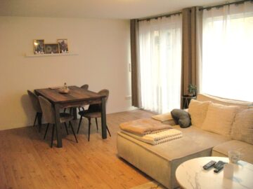 Charmante 2-Zimmer-Wohnung mit großer Terrasse in ruhiger Lage, 79312 Emmendingen / Windenreute, Etagenwohnung