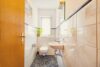 Sehr gepflegte 3-Zi Wohnung mit Balkon und 2 Parkplätzen. Ideal als Kapitalanlage oder Eigennutzung - Gäste WC