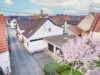 Kaiserstuhl-Idylle: Charmantes Einfamilienhaus mit Scheune, Doppelgarage und Hof - Zentral und ruhig