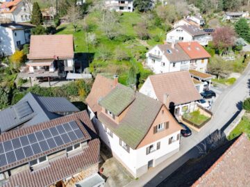 Idyllisches Anwesen mit Ausbaupotenzial – Haus mit Scheune in idyllischer Umgebung, 79410 Badenweiler, Einfamilienhaus