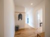 Exklusive 2,5-Zimmer-Attikawohnung mit großer Dachterrasse - Wohnungsflur mit Garderobe
