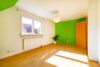 Traumhaftes Reihenendhaus. 5,5 Zi, Kamin, Terrasse, PV-Anlage & ruhig gelegen. Sofort bezugsfrei - Schlafzimmer 1.OG