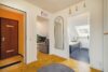 Moderne 3-Zi DG-Wohnung mit Klima, Kandelblick, Balkon und Garage - Abstellraum im Treppenhaus