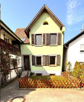 Lichtdurchflutetes Wohnhaus mit ausbaufähigem Hinterhaus inkl. Garage, 77955 Ettenheim / Altdorf, Einfamilienhaus