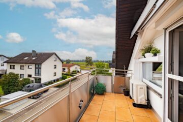 Modernisierte 3-Zi DG-Wohnung mit Klima, neue Küche, Balkon und Garage, 79312 Emmendingen, Dachgeschosswohnung