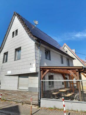 Bezugsfreies Einfamilienhaus mit Potenzial und Solaranlage, 79331 Teningen / Köndringen, Einfamilienhaus