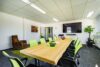 Gewerbeensemble mit vielen Büros, Halle & großer Außenfläche. Modern & flexibel nutzbar. - Großer Meetingraum