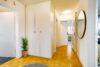 Stilvolle DG-Wohnung zum Wohlfühlen – 3 Zimmer mit Balkon, Klima & Garage - Flur