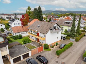 Stilvolle DG-Wohnung zum Wohlfühlen – 3 Zimmer mit Balkon, Klima & Garage, 79312 Emmendingen, Dachgeschosswohnung