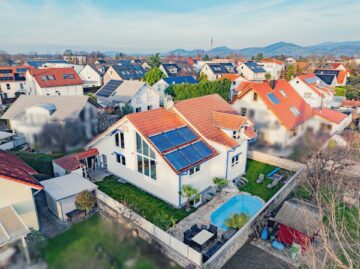 Exklusives Haus in Breisach mit Pool, Kamin, Solar & viel Komfort, 79206 Breisach am Rhein, Einfamilienhaus