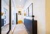 Stilvolle 3-Zi Wohnung im Loft-Charme mit Terrasse, Parkplatz und moderner Küche - Langer Flur