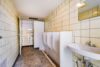 Haus mit Scheune und Ausbaupotential in Herbolzheim - Toilettenanlage Herren