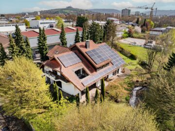 Großzügiges Wohnhaus mit Gewerbeeinheit, 1.788 m² Traumgrundstück & Gartenidylle mit Teich, 77933 Lahr/Schwarzwald, Haus