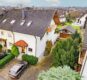 Attraktives Reihenendhaus als Generationenhaus – mit schönem Garten und umfangreichen Modernisierungen - Luftbildaufnahme Hauseingang