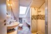 Attraktives Reihenendhaus als Generationenhaus – mit schönem Garten und umfangreichen Modernisierungen - DG: Badezimmer