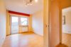 Attraktives Reihenendhaus als Generationenhaus – mit schönem Garten und umfangreichen Modernisierungen - 1.OG: weiteres Zimmer mit Balkon