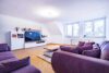 SOFORTBEZUG: Zentrale 2,5-Zimmer-Dachgeschosswohnung in Emmendingen - Wohnzimmer
