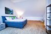 SOFORTBEZUG: Zentrale 2,5-Zimmer-Dachgeschosswohnung in Emmendingen - Schlafzimmer im OG