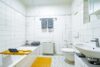 SOFORTBEZUG: Zentrale 2,5-Zimmer-Dachgeschosswohnung in Emmendingen - Badezimmer