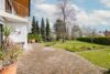 Großzügiges Wohnhaus mit Gewerbeeinheit, 1.788 m² Traumgrundstück & Gartenidylle mit Teich - Terasse