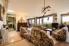 Exklusives Penthouse mit großzügigen Dachterrassen, Sauna und Panoramablick über den Kaiserstuhl - Wohnzimmer