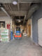 Lagerfläche 140 m² mit Stellplatz zu vermieten - Lagerbereich mit Rolltor und Zufahrt für Flurförderzeuge