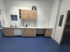 Helles 2-Raum-Büro mit Industriecharme und Stellplatz zu vermieten - Spülbecken mit Warm- und Kaltwasser