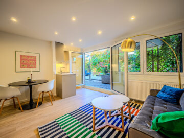 Bezugsfreie und Kernsanierte 1-Zimmer-Wohnung mit Terrasse in Freiburg-Oberau, 79117 Freiburg im Breisgau, Erdgeschosswohnung