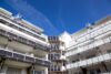 Kompaktes Wohnglück – 1-Zimmer-Wohnung mit Balkon - Hausansicht
