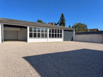 Teilbare Gewerbehalle in Freiburg – ca. 330 m² mit Parkplätzen und Außenfläche, 79114 Freiburg im Breisgau, Halle
